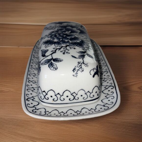 Hung Arts Blue White Floral Ceramic Butter Dish with Lid Made In Hong Kong - Picture 10 of 16